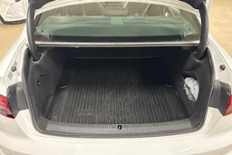 Valkoinen Audi A4 2021 kuva 31.