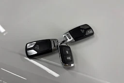 Valkoinen Audi A4 2021 kuva 35.