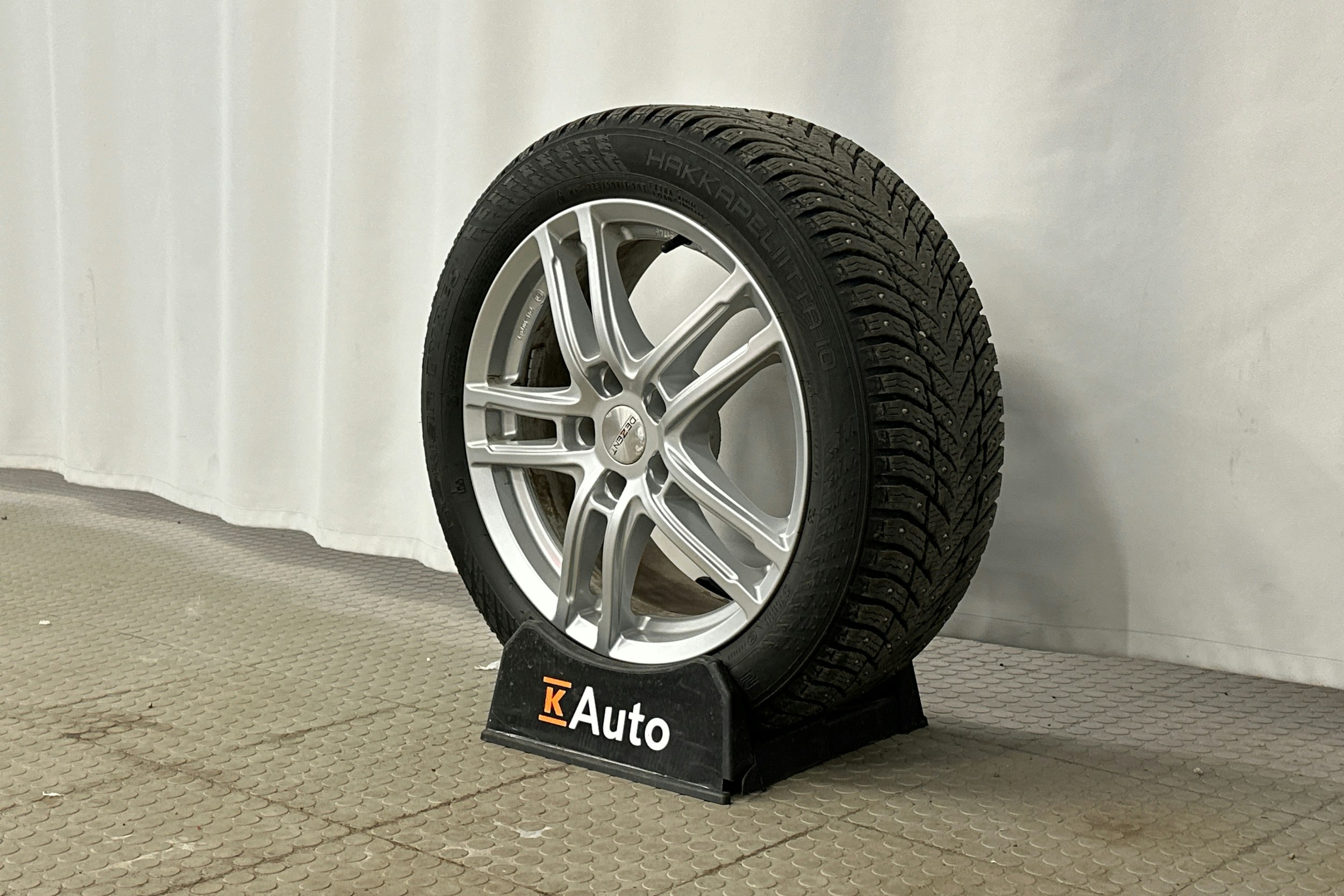 valkoinen Audi A4 2021 kuva 13.