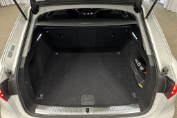 valkoinen Audi A4 2021 kuva 14.