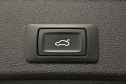 valkoinen Audi A4 2021 kuva 15.