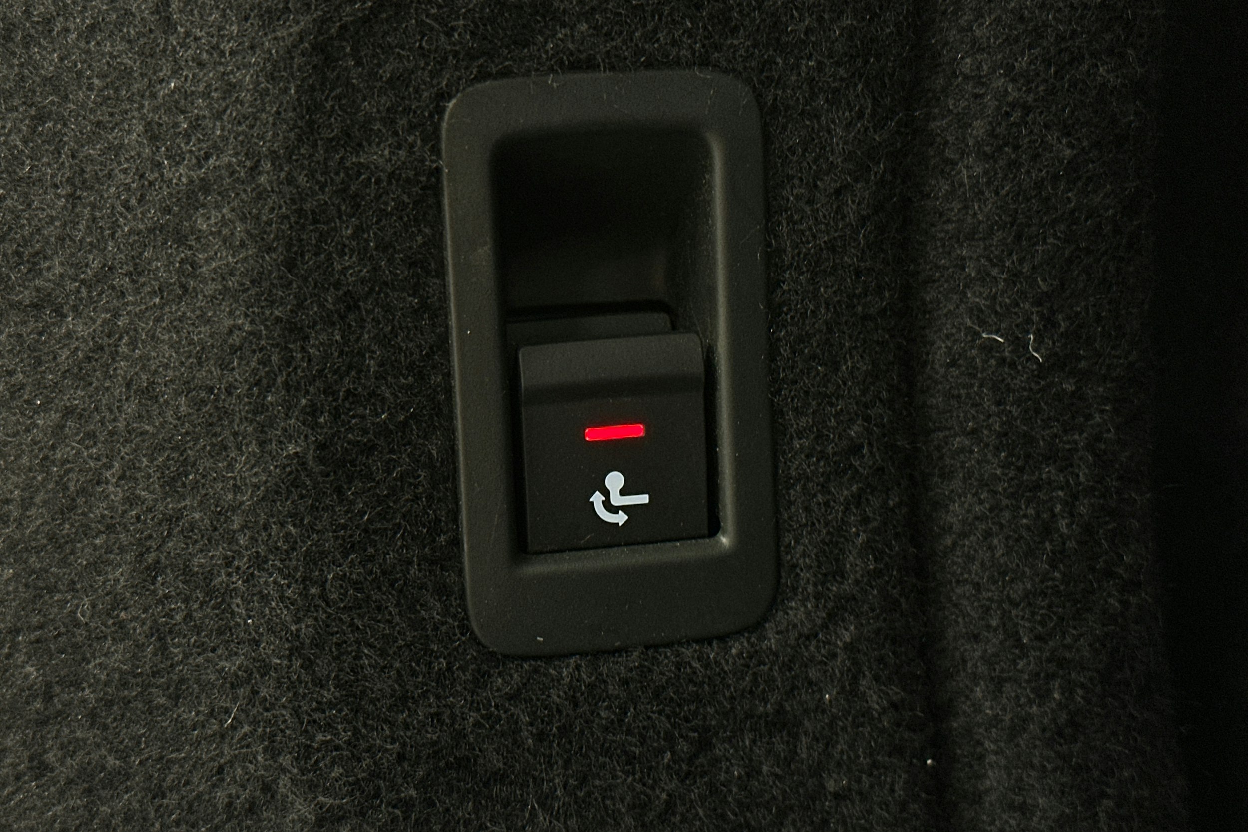 valkoinen Audi A4 2021 kuva 16.