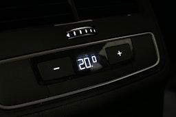 valkoinen Audi A4 2021 kuva 17.