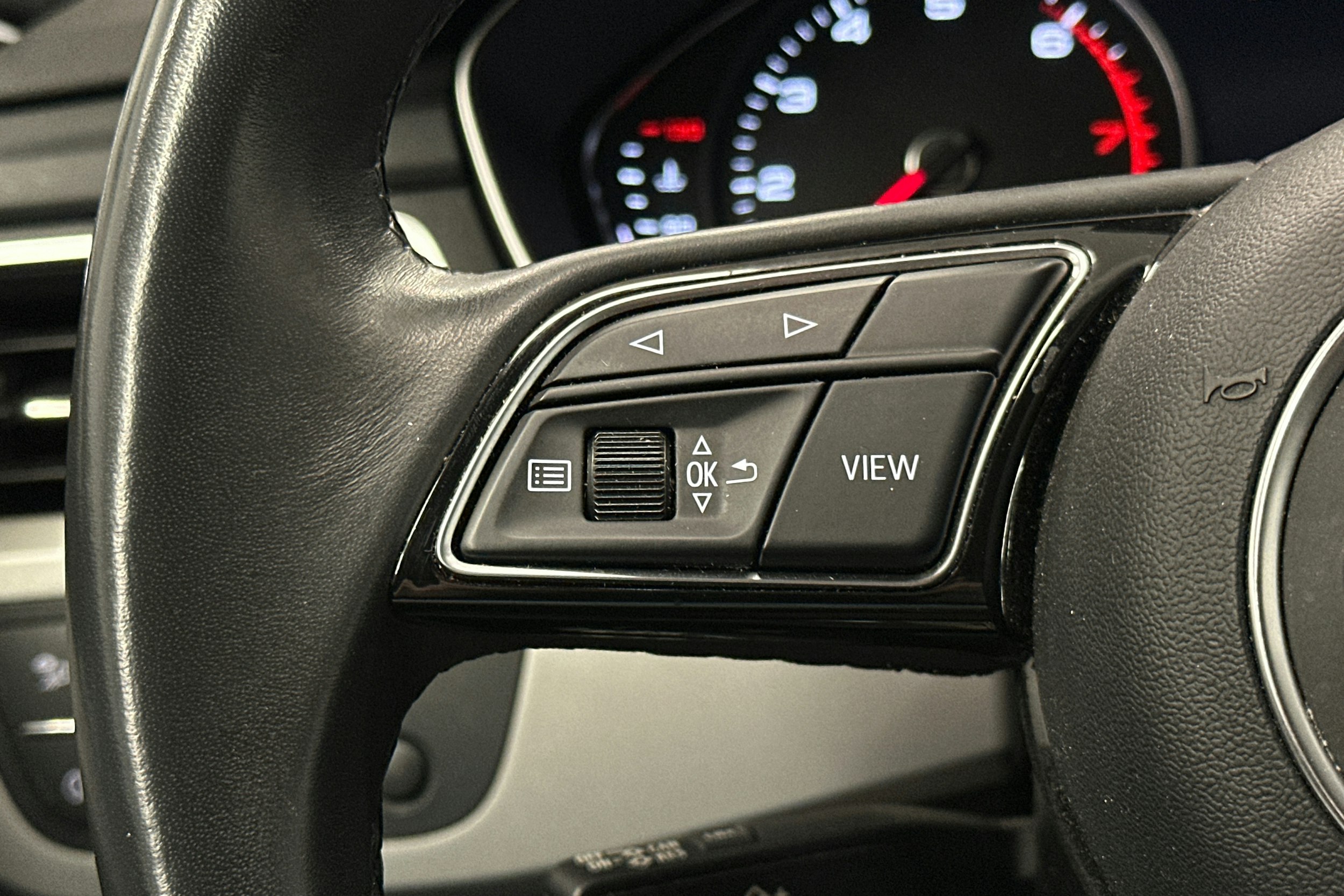 valkoinen Audi A4 2021 kuva 20.
