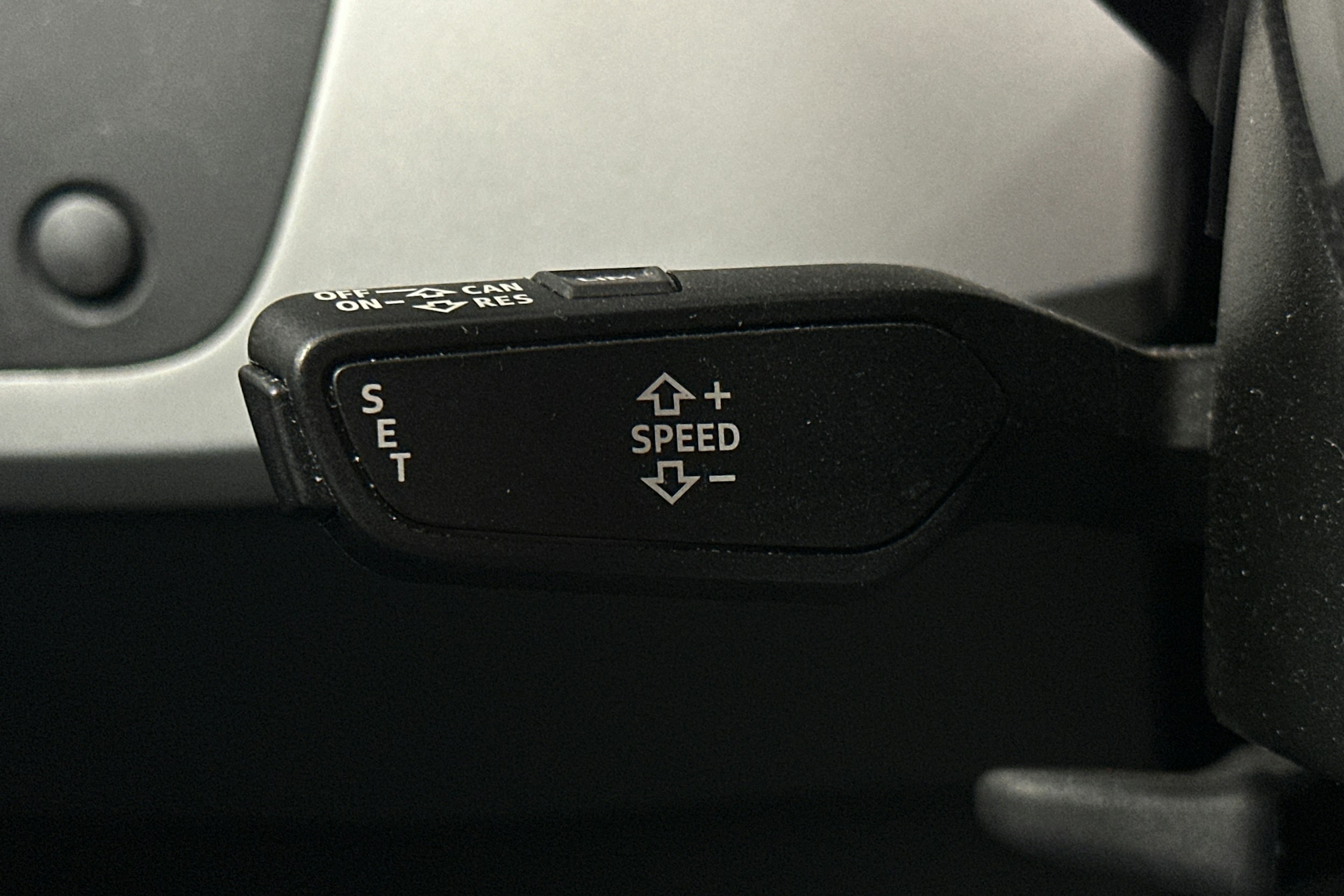 valkoinen Audi A4 2021 kuva 22.
