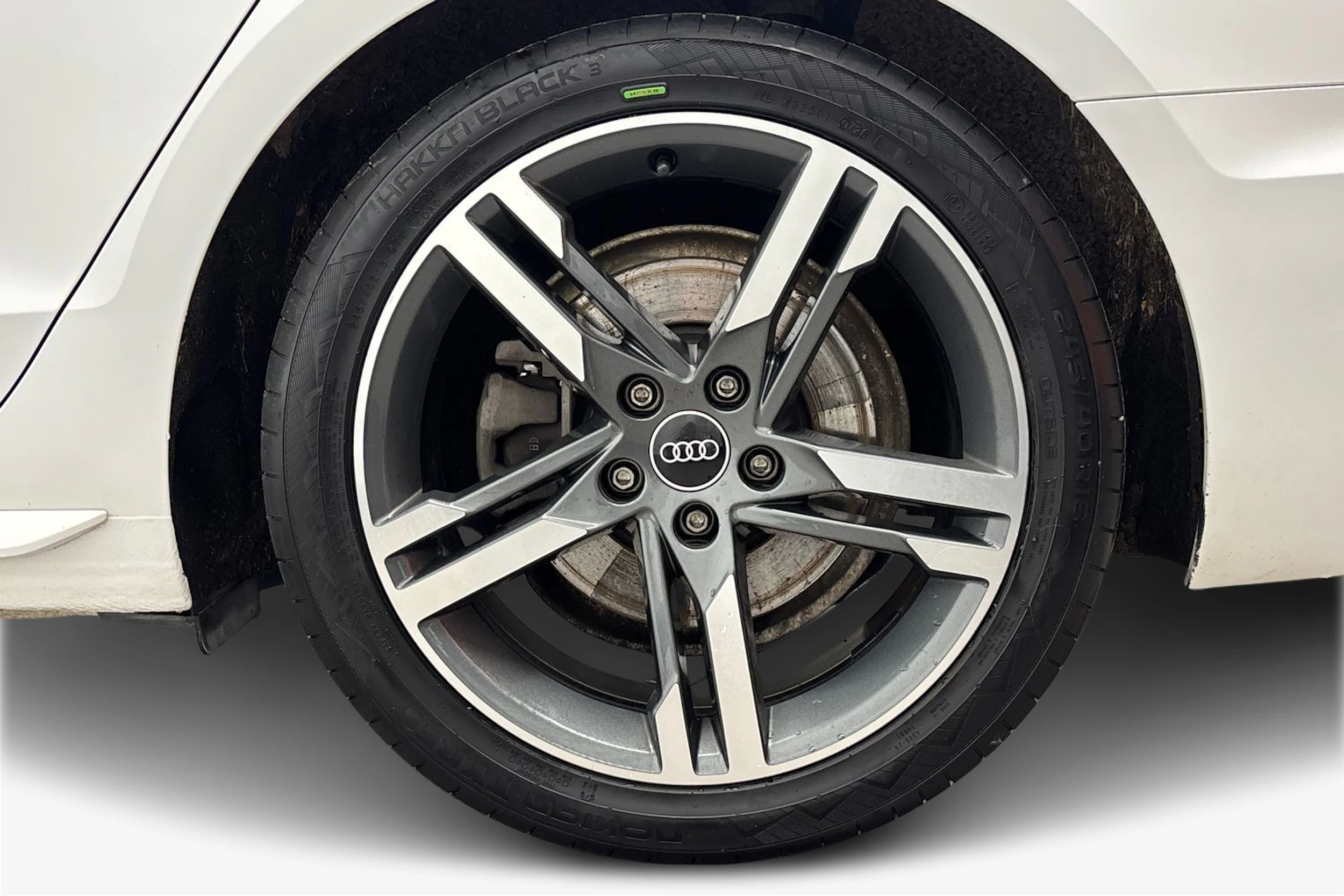 valkoinen Audi A4 2021 kuva 12.