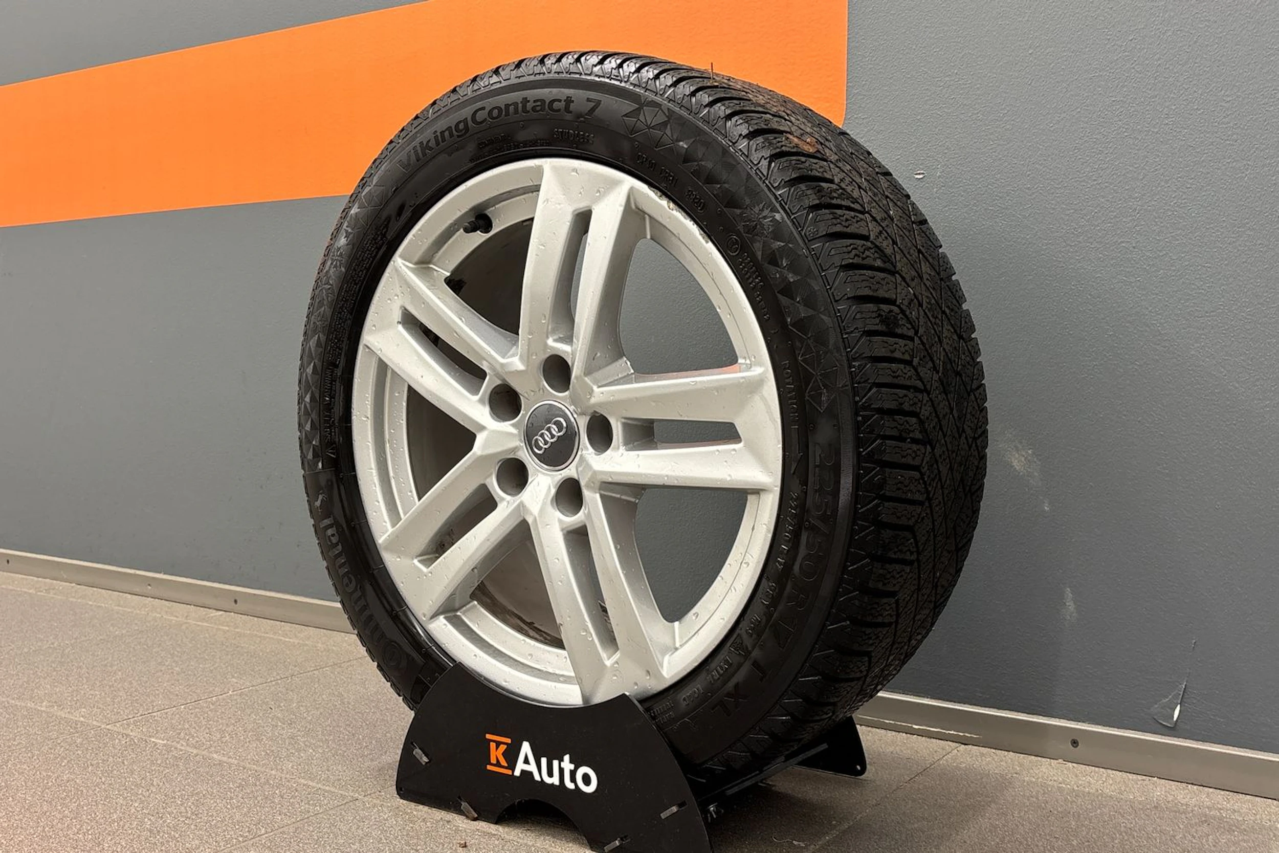 valkoinen Audi A4 2021 kuva 13.