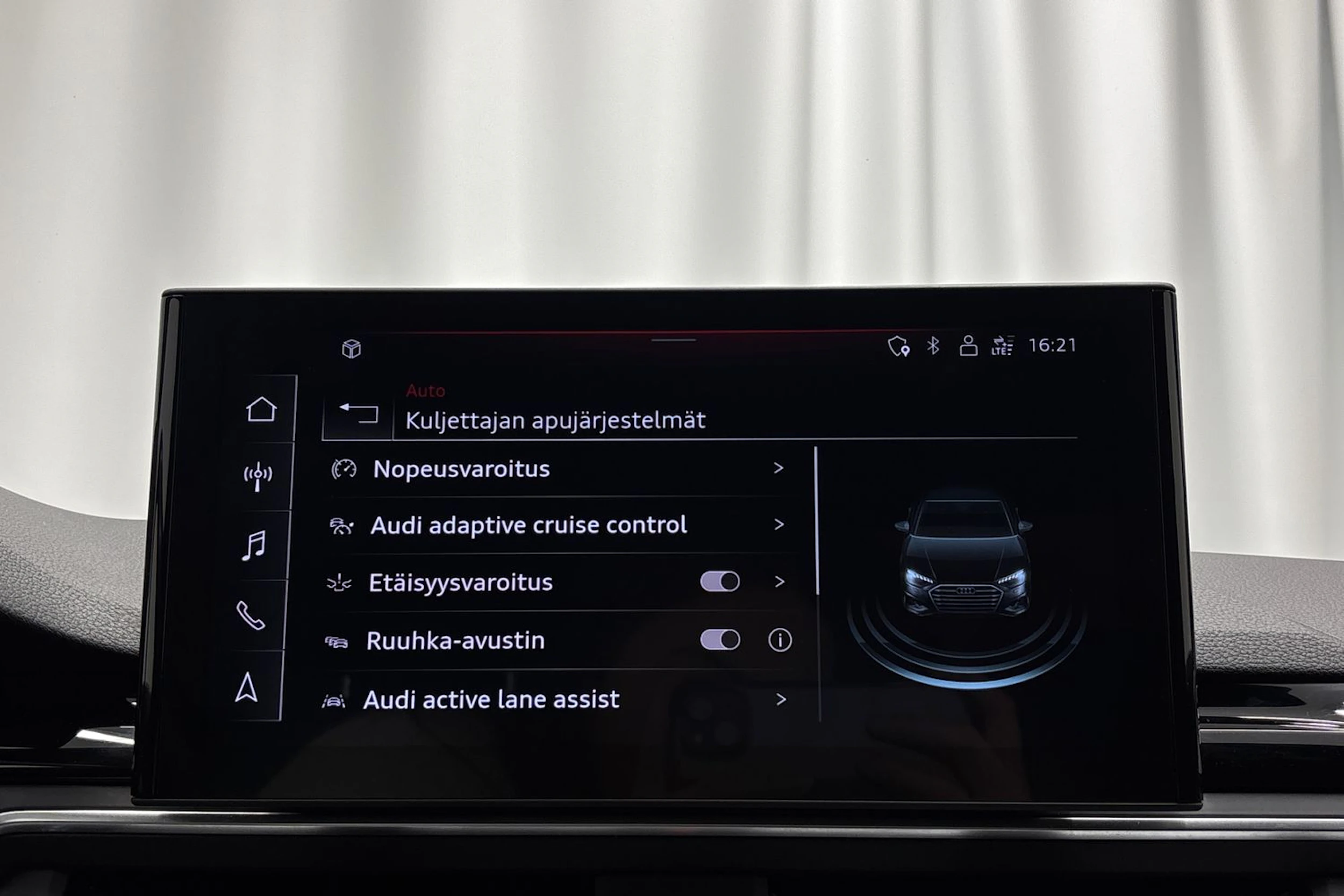 valkoinen Audi A4 2021 kuva 23.