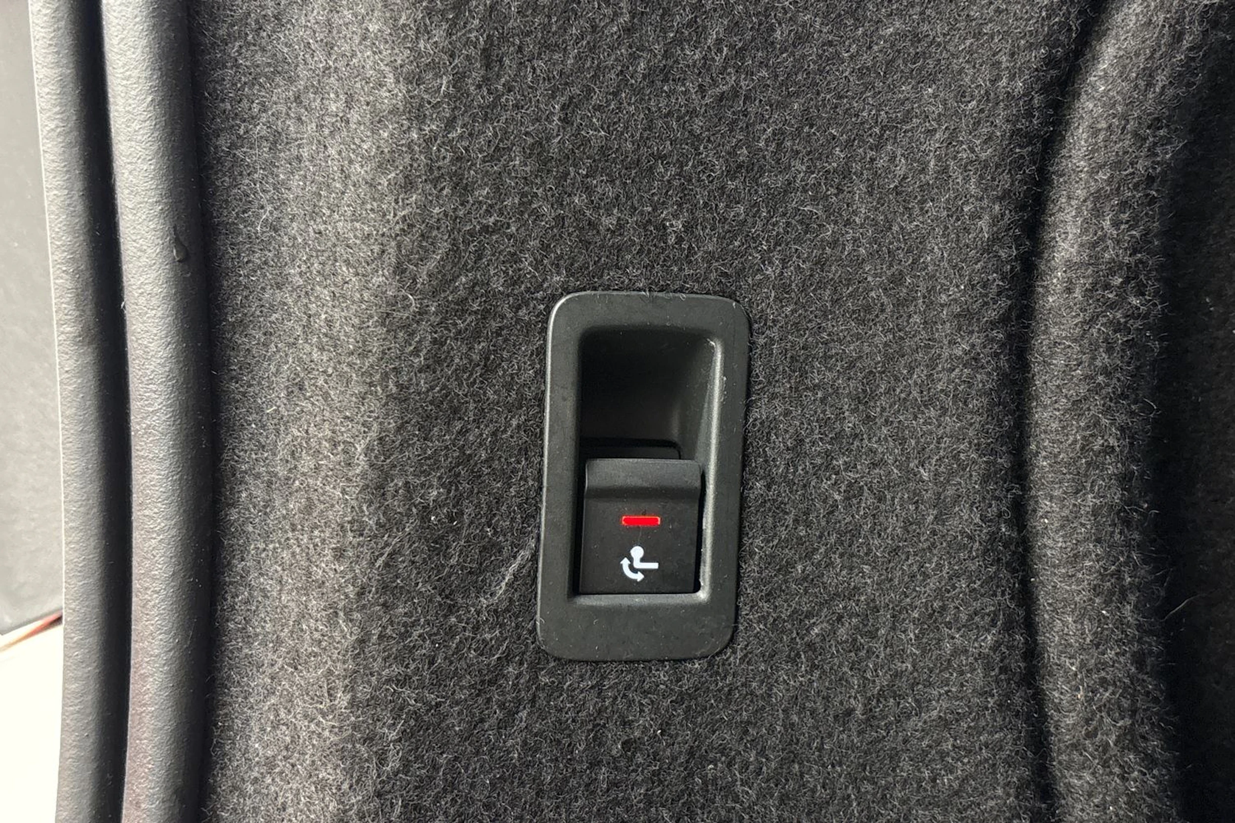 valkoinen Audi A4 2021 kuva 28.
