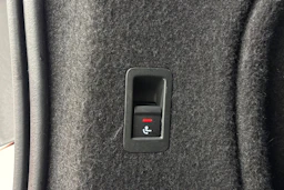 valkoinen Audi A4 2021 kuva 28.