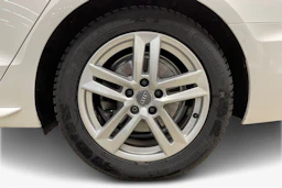 valkoinen Audi A4 2021 kuva 9.