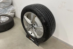 valkoinen Audi A4 2021 kuva 12.