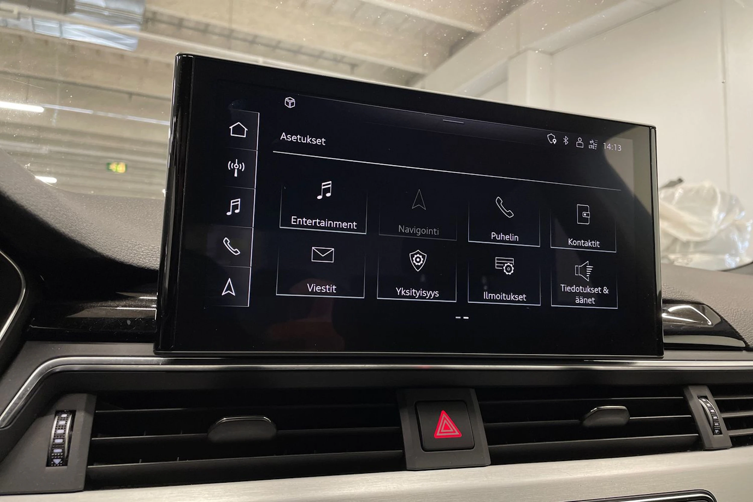 valkoinen Audi A4 2021 kuva 18.