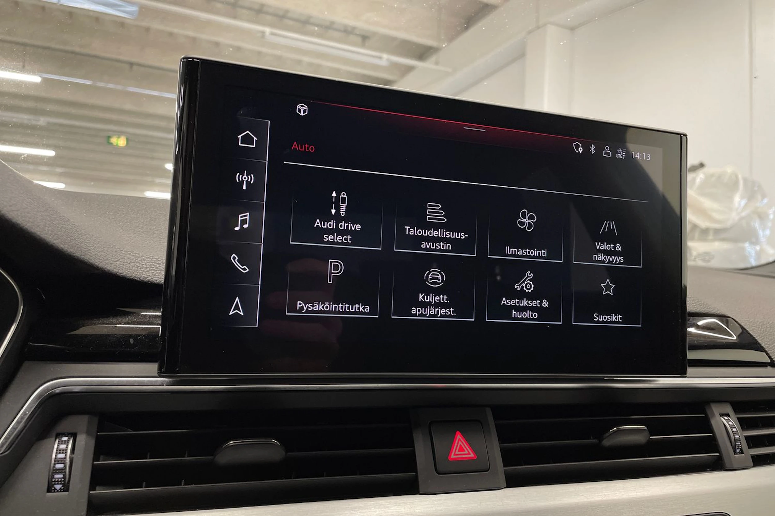 valkoinen Audi A4 2021 kuva 19.