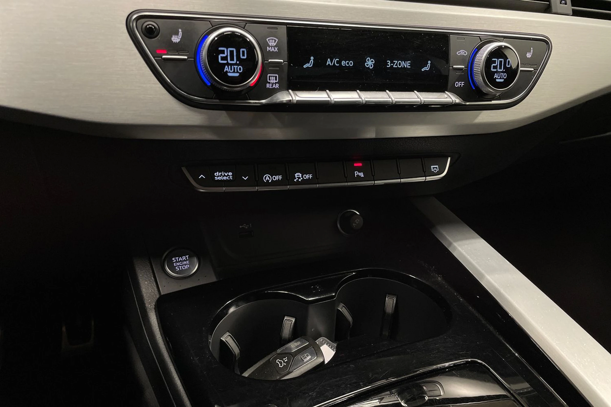 valkoinen Audi A4 2021 kuva 21.