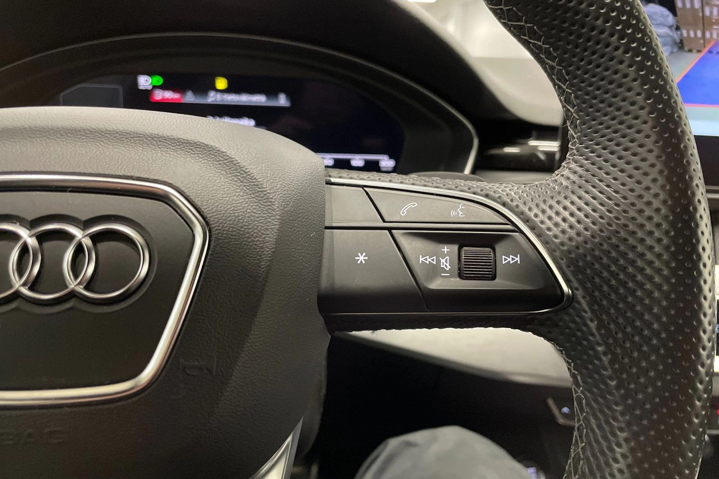 valkoinen Audi A4 2021 kuva 25.