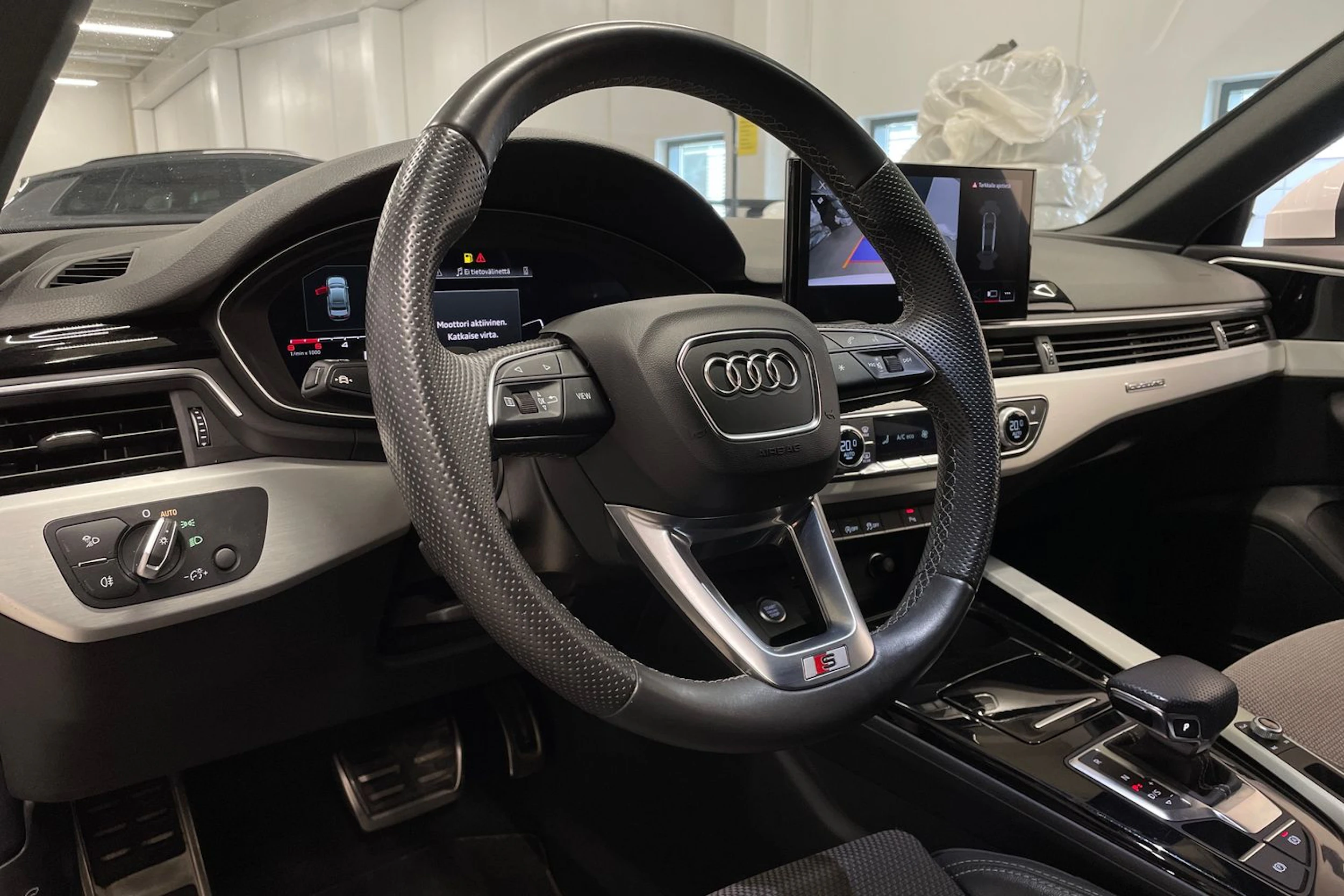 valkoinen Audi A4 2021 kuva 27.