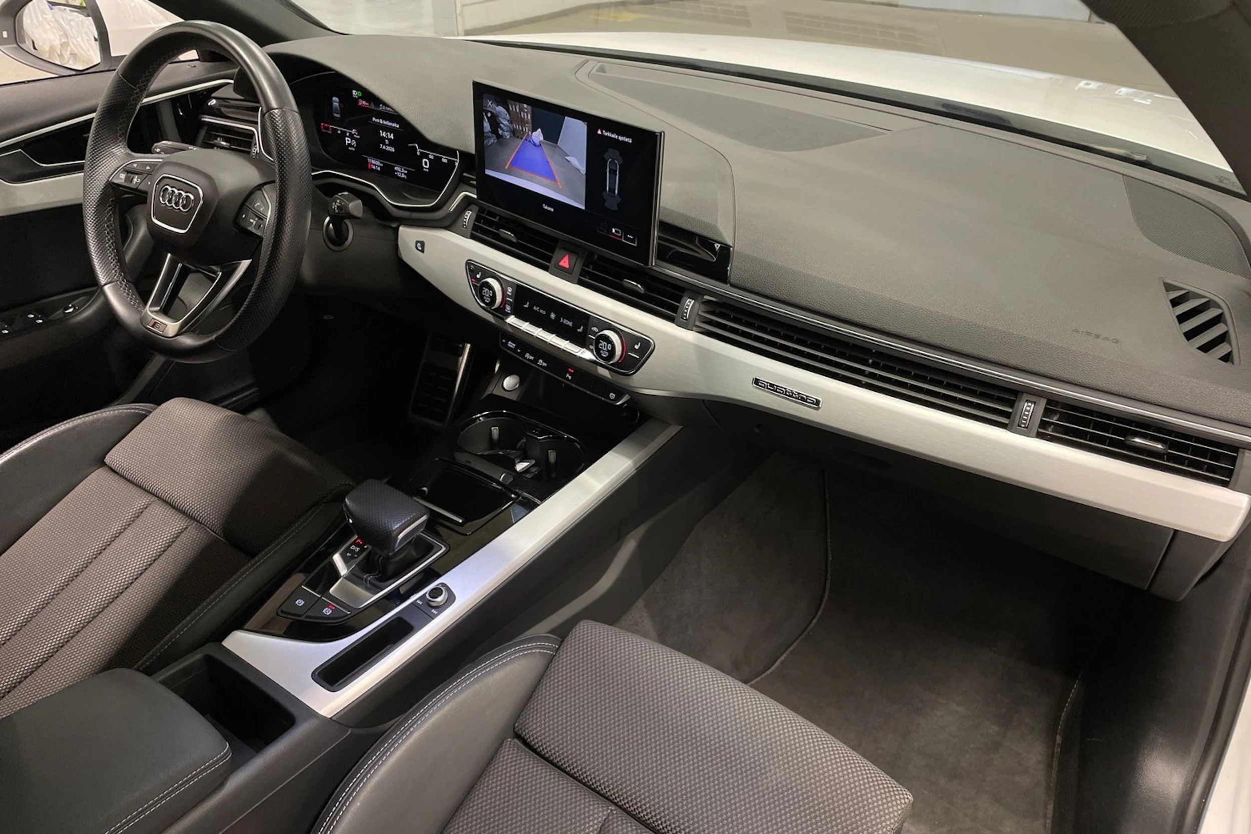 valkoinen Audi A4 2021 kuva 29.