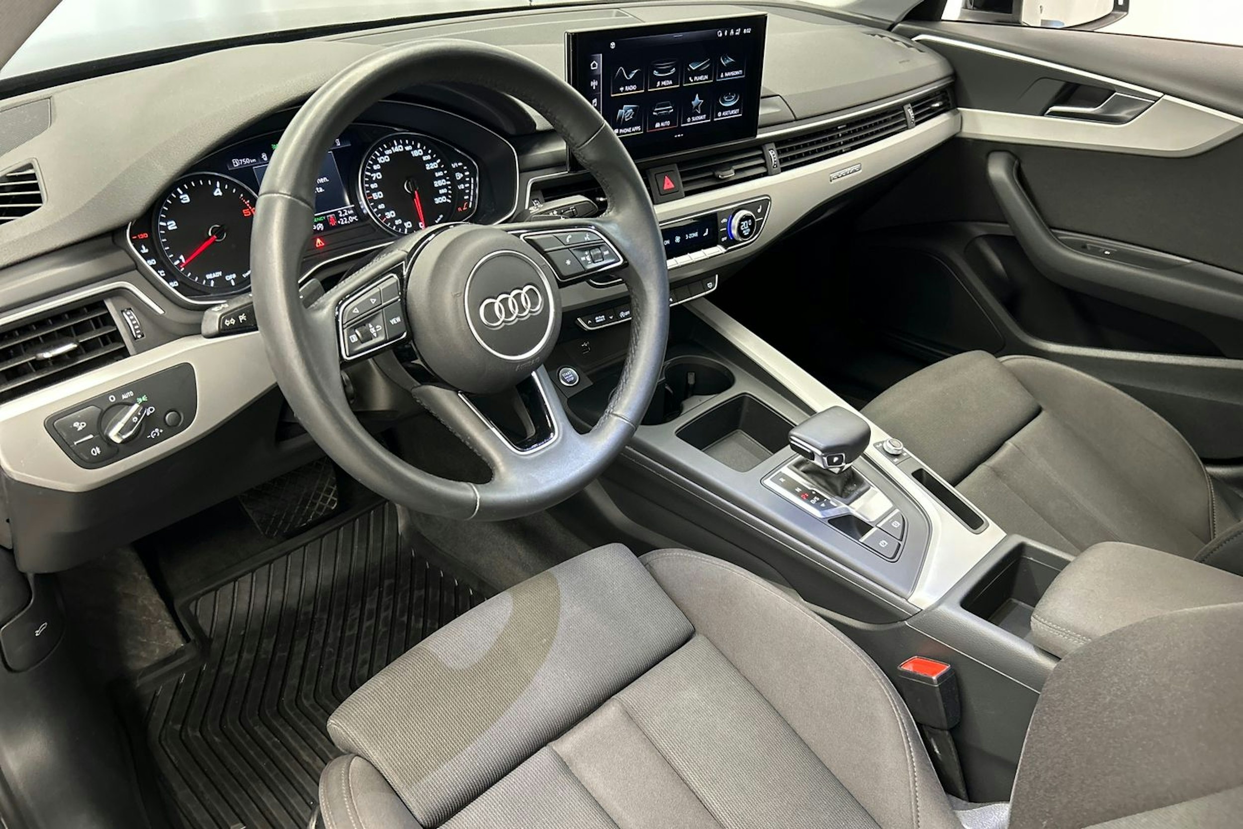 musta Audi A4 2021 kuva 7.