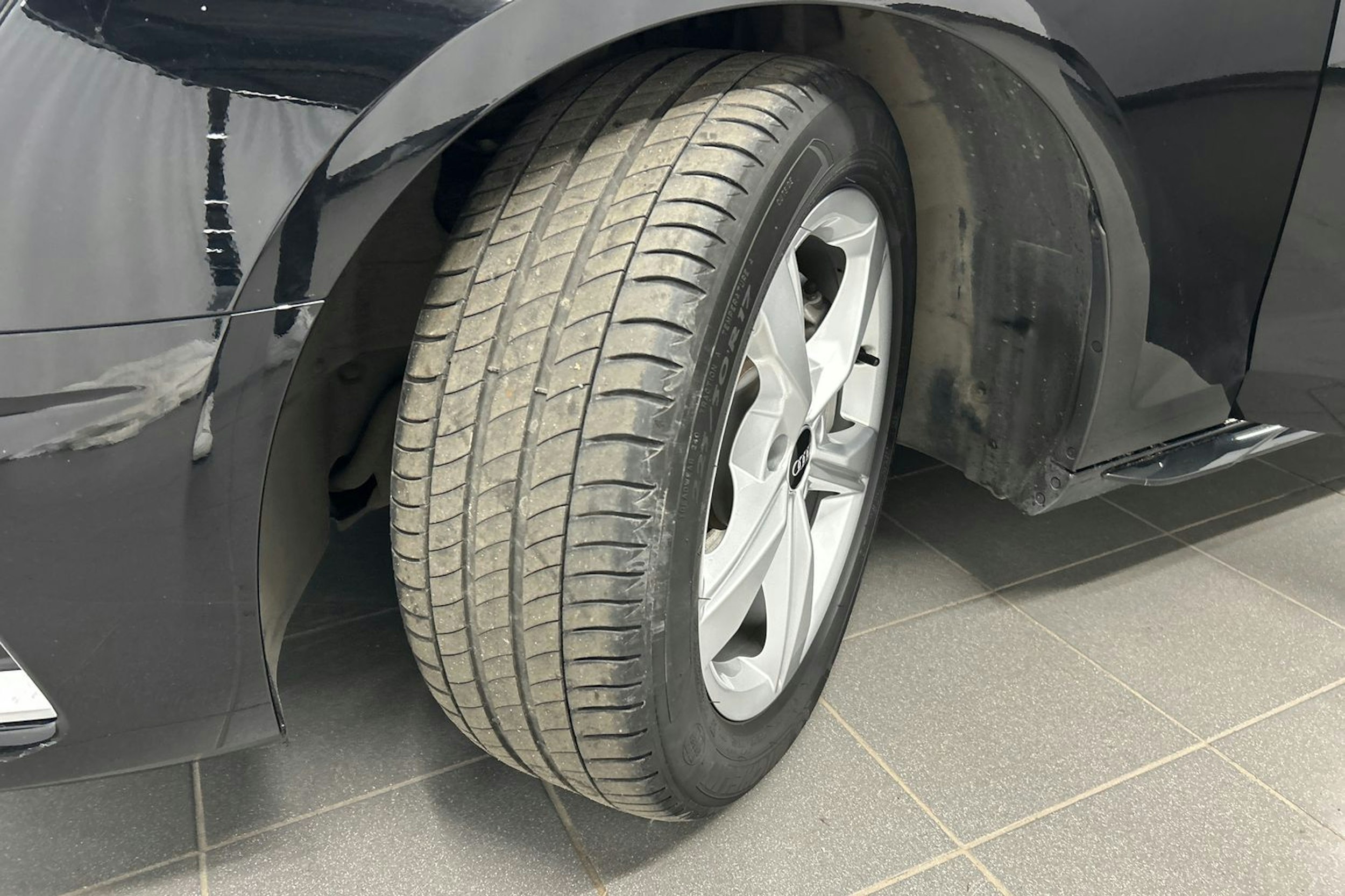 musta Audi A4 2021 kuva 13.