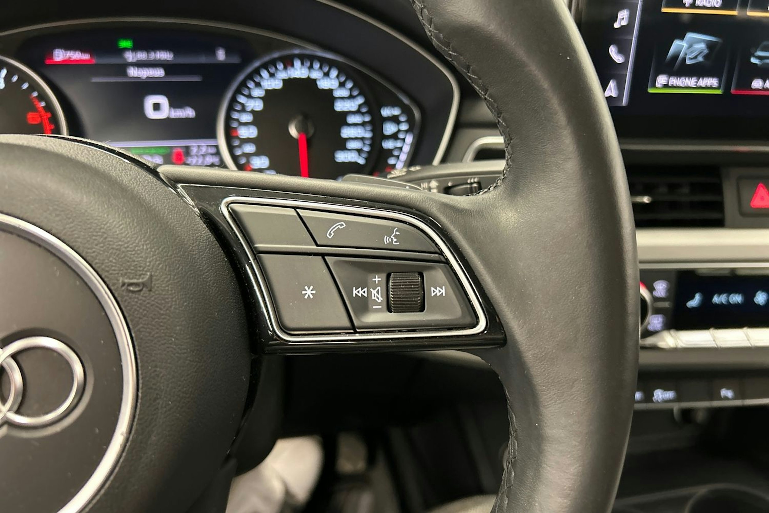 musta Audi A4 2021 kuva 20.