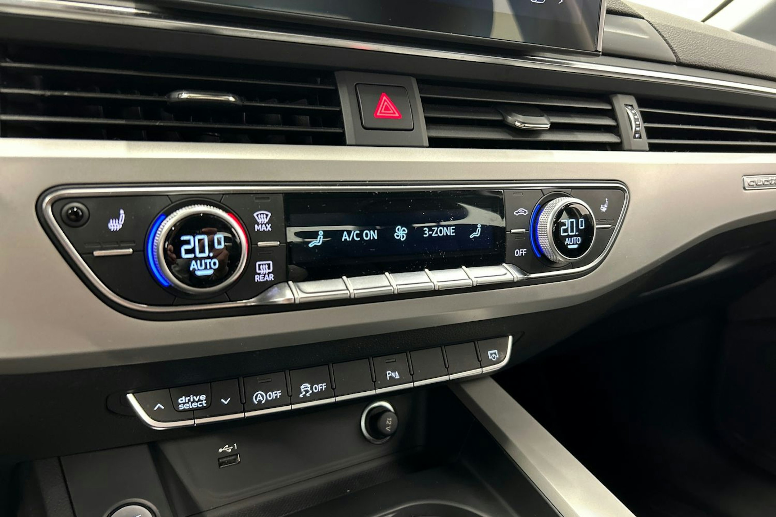 musta Audi A4 2021 kuva 25.
