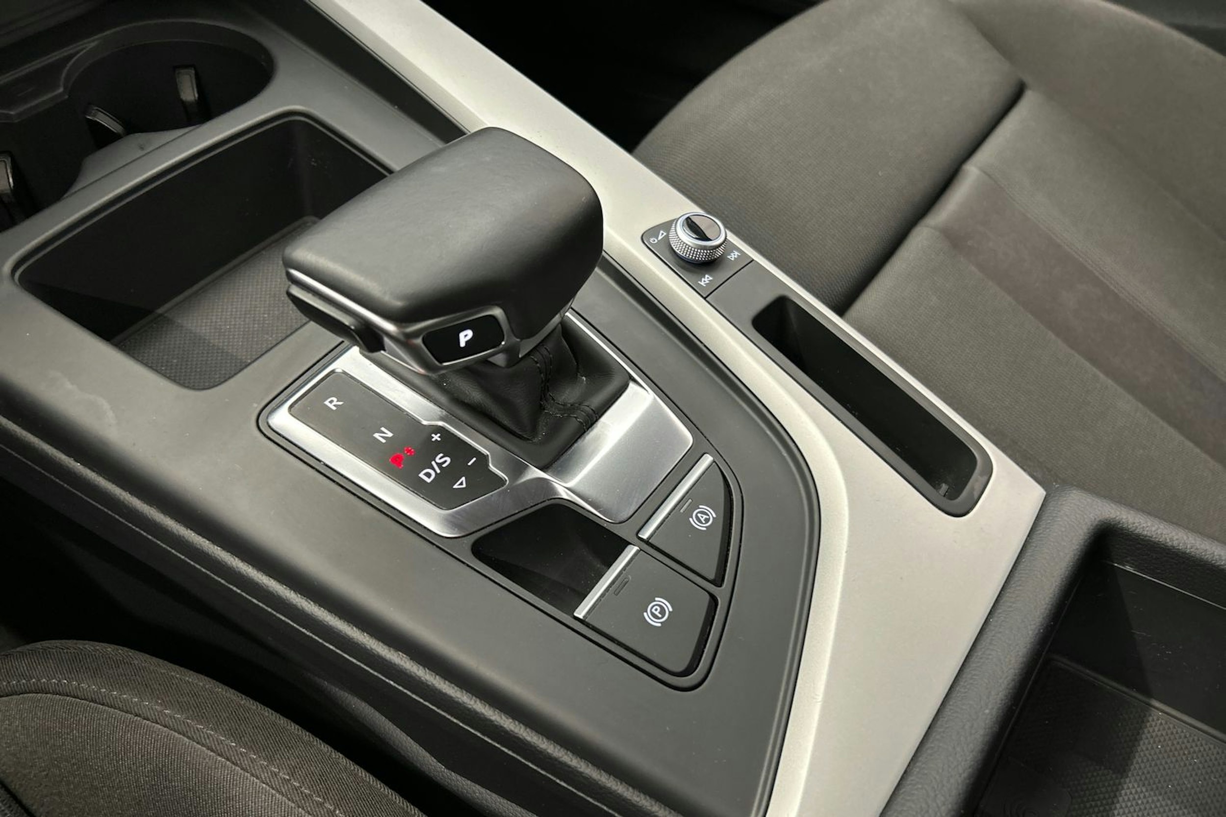 musta Audi A4 2021 kuva 26.