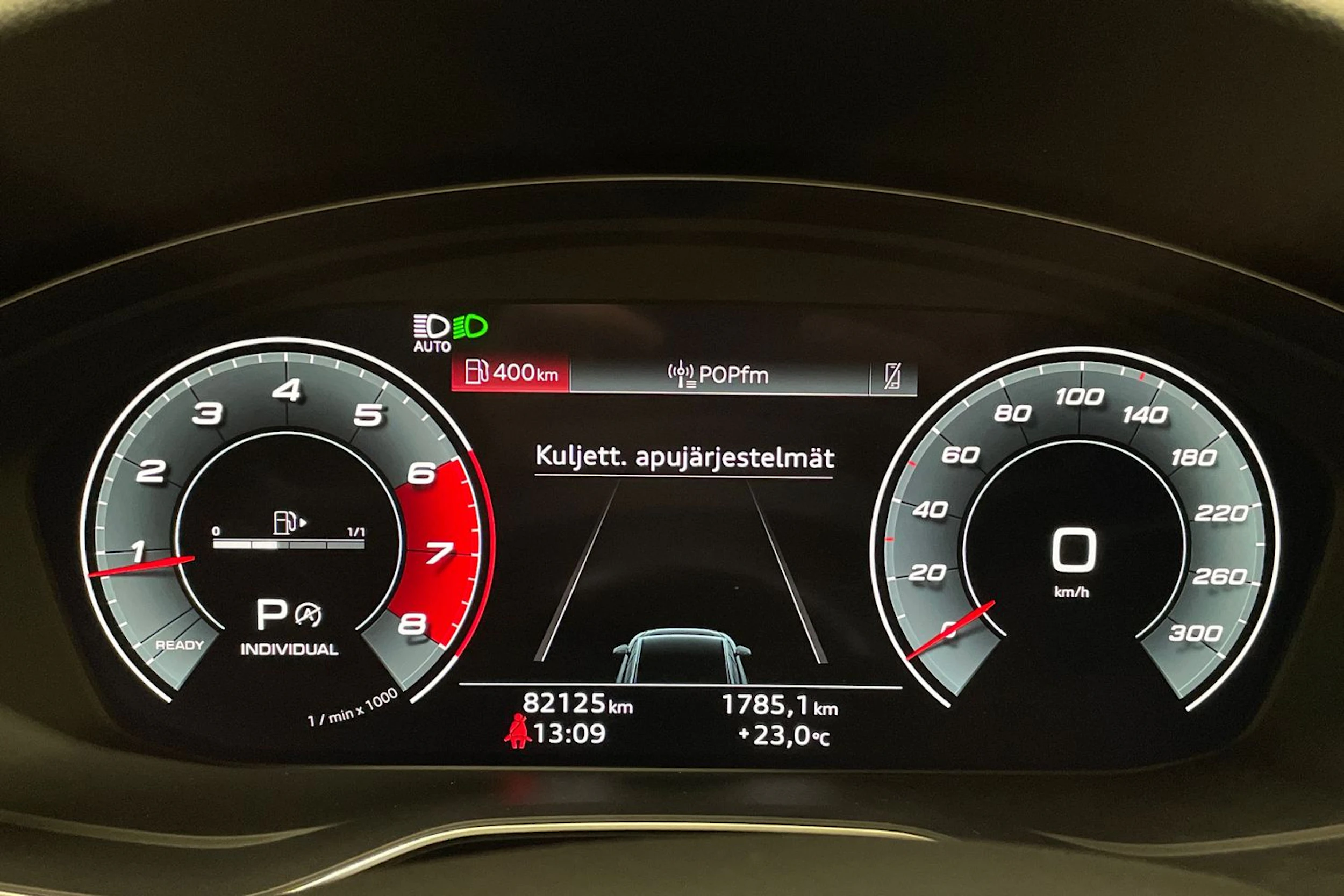 valkoinen Audi A4 2021 kuva 14.