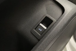 valkoinen Audi A4 2021 kuva 26.