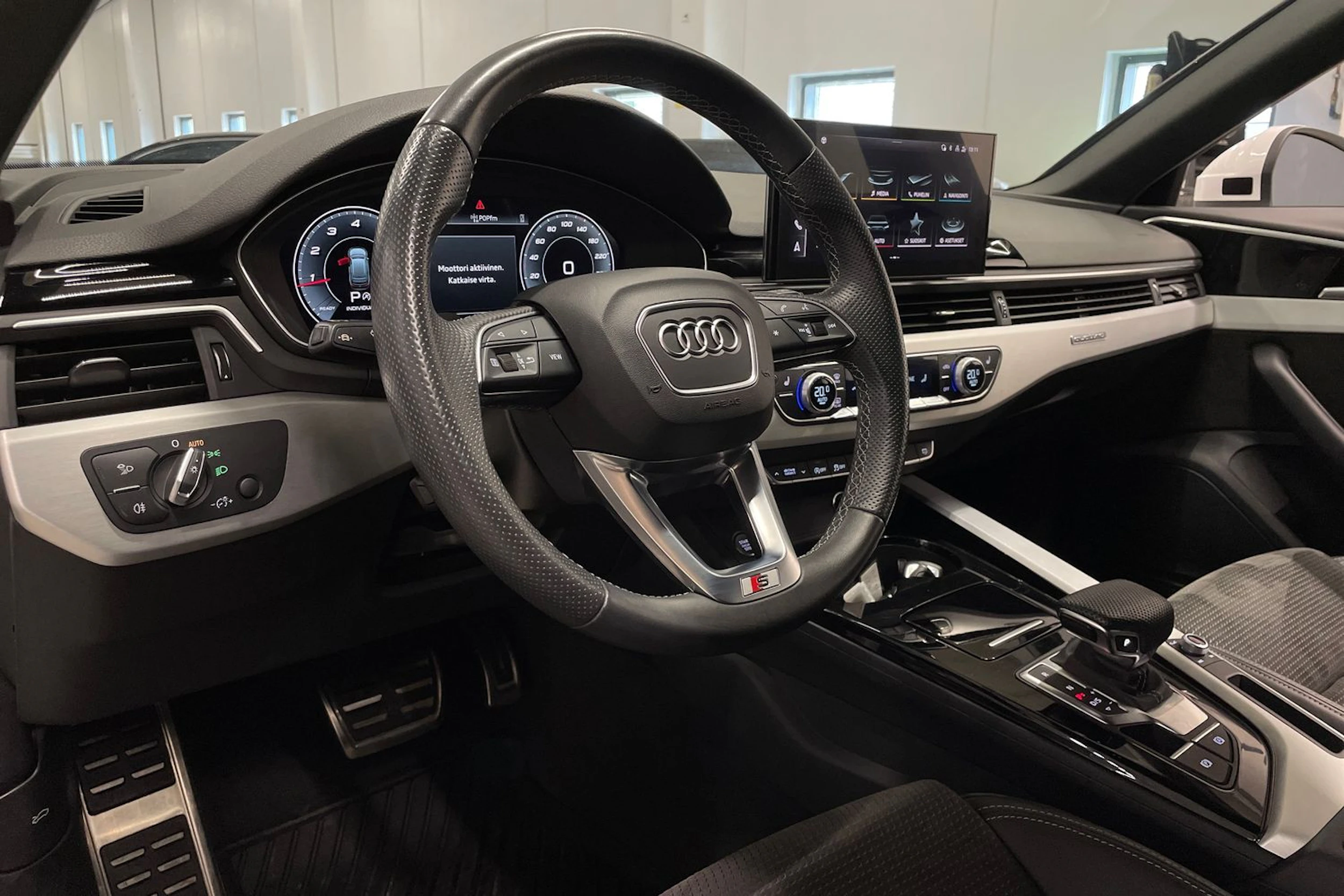 valkoinen Audi A4 2021 kuva 27.