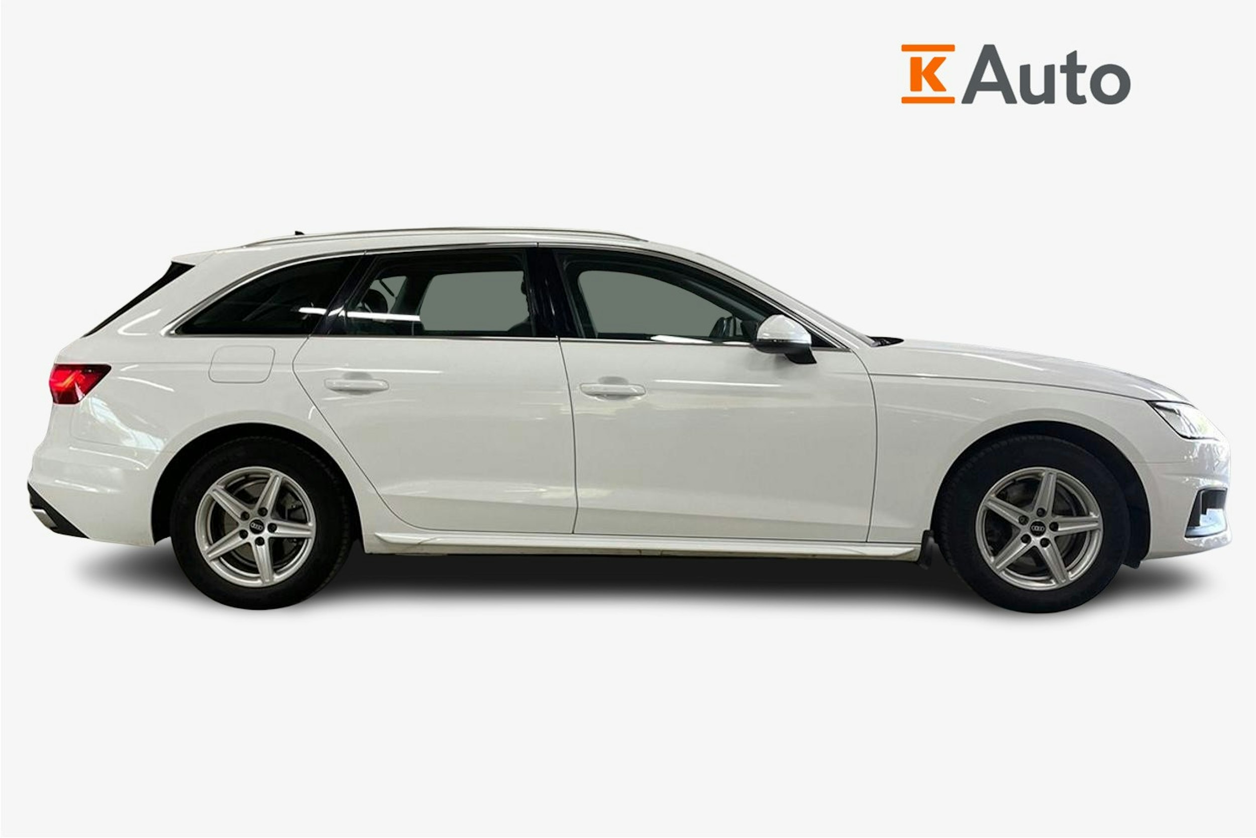 Valkoinen Audi A4 2021 kuva 6.