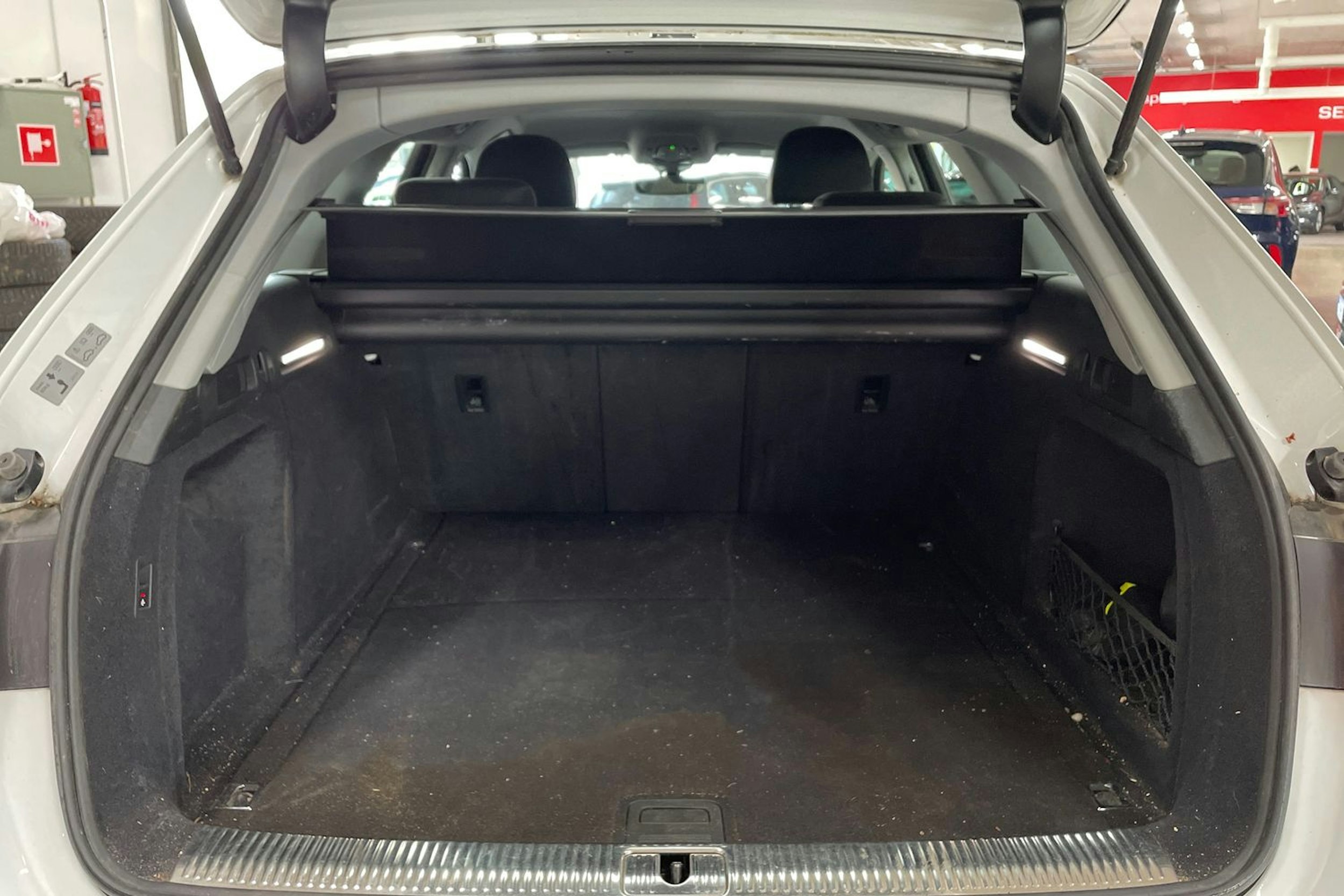 Valkoinen Audi A4 2021 kuva 16.