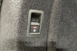 Valkoinen Audi A4 2021 kuva 17.