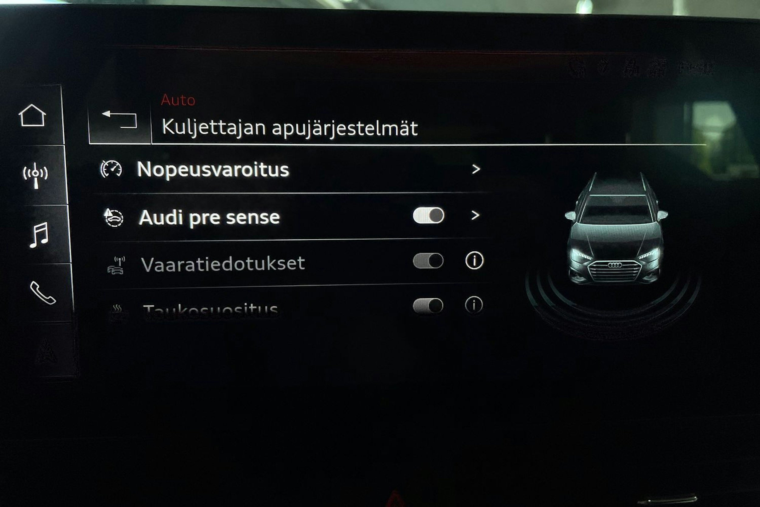 Valkoinen Audi A4 2021 kuva 22.