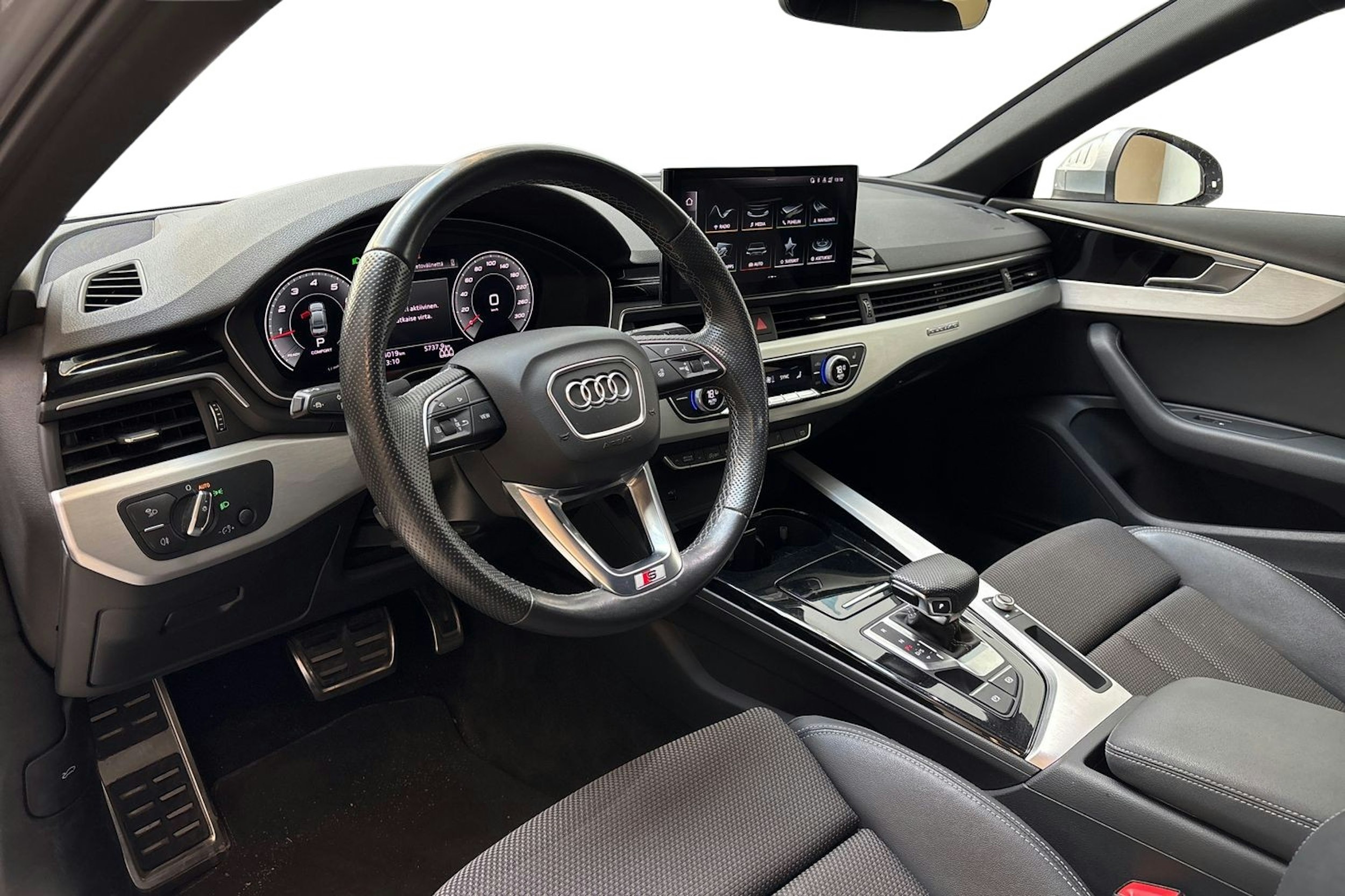hopea Audi A4 2021 kuva 6.