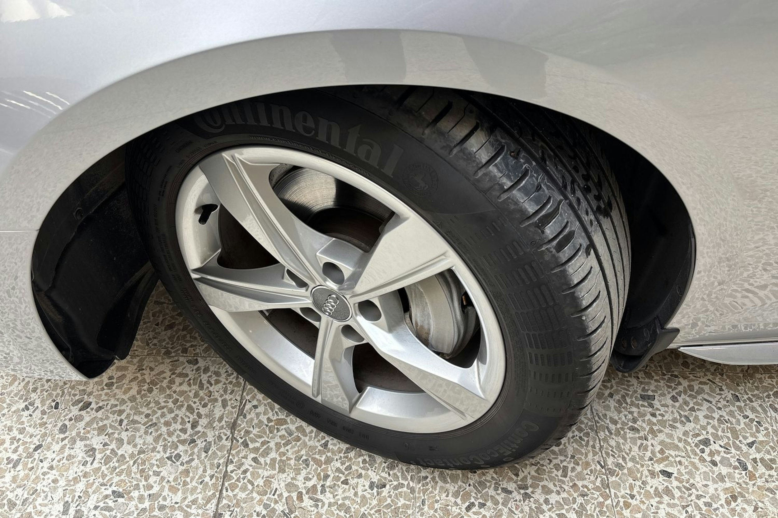 hopea Audi A4 2021 kuva 10.