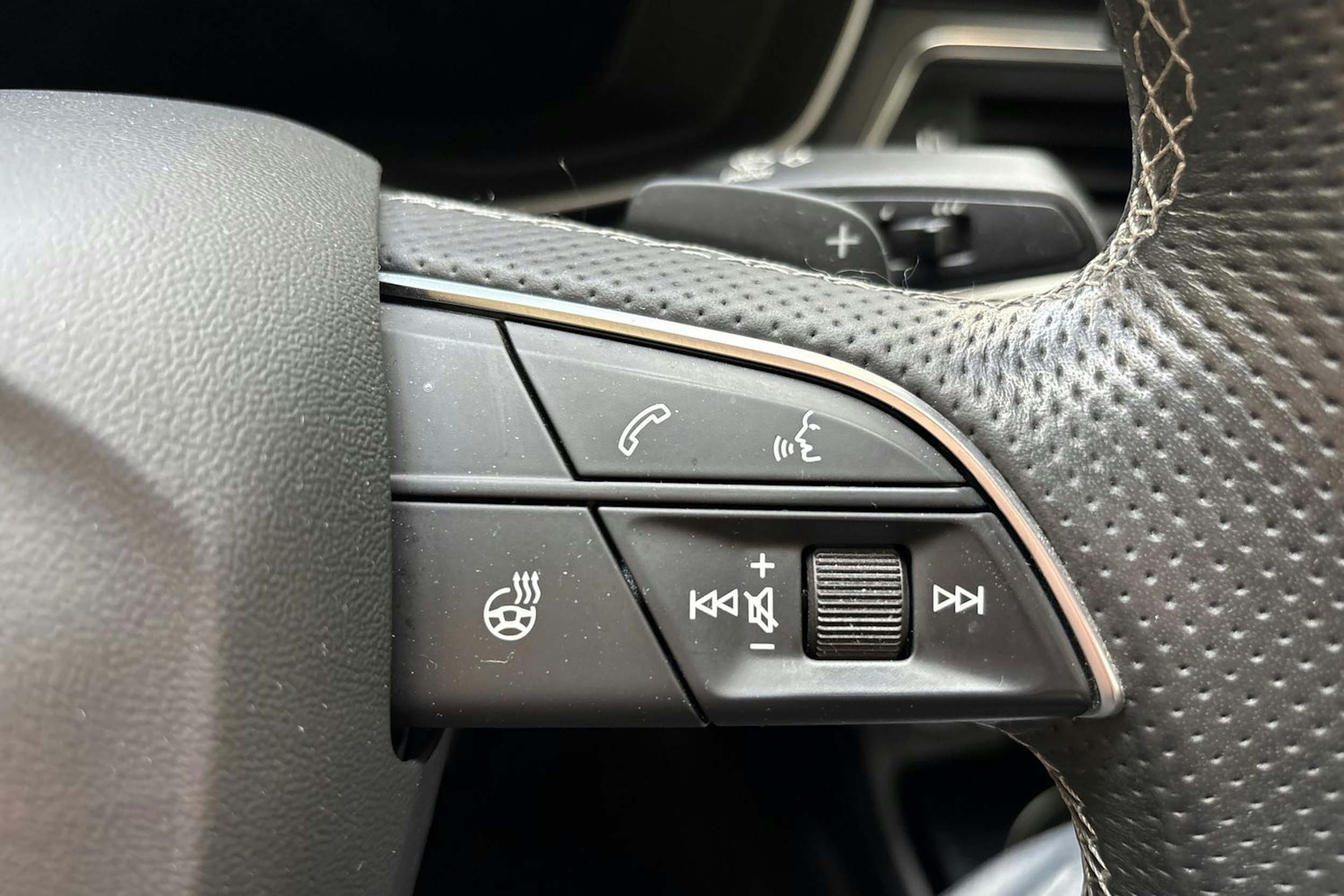 hopea Audi A4 2021 kuva 13.
