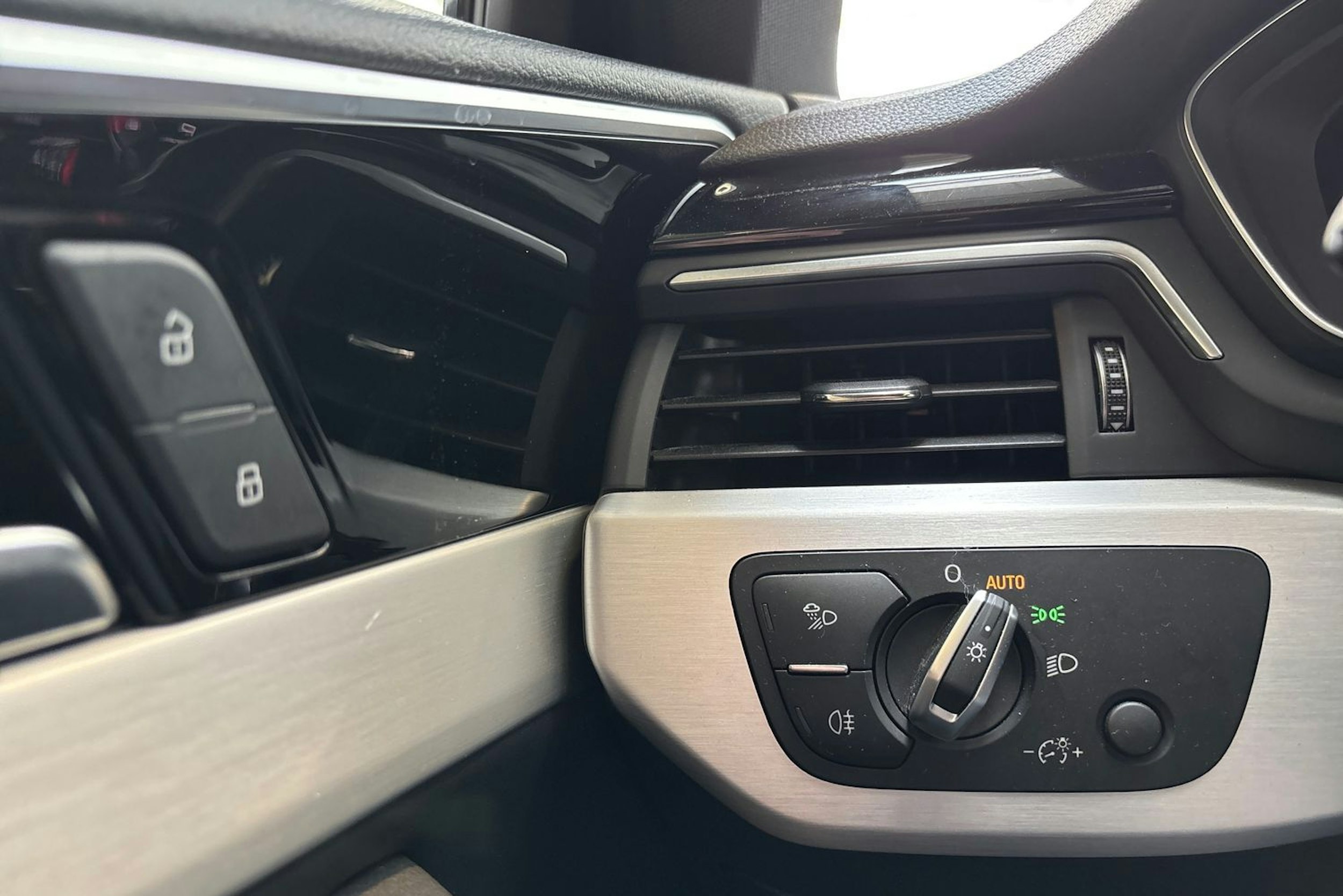 hopea Audi A4 2021 kuva 14.