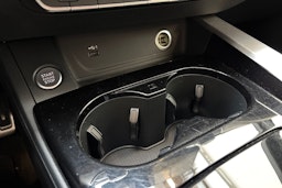hopea Audi A4 2021 kuva 23.