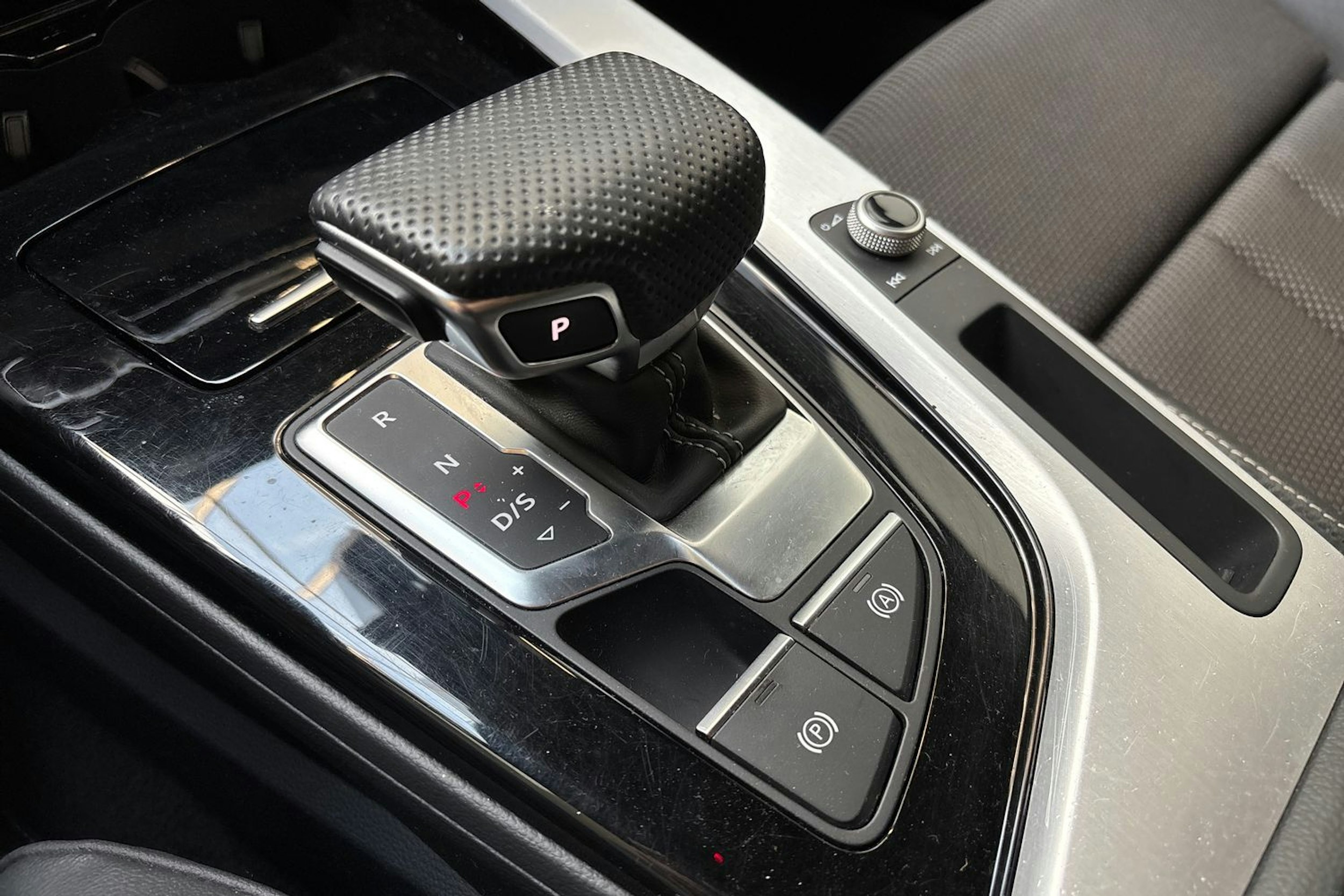 hopea Audi A4 2021 kuva 24.