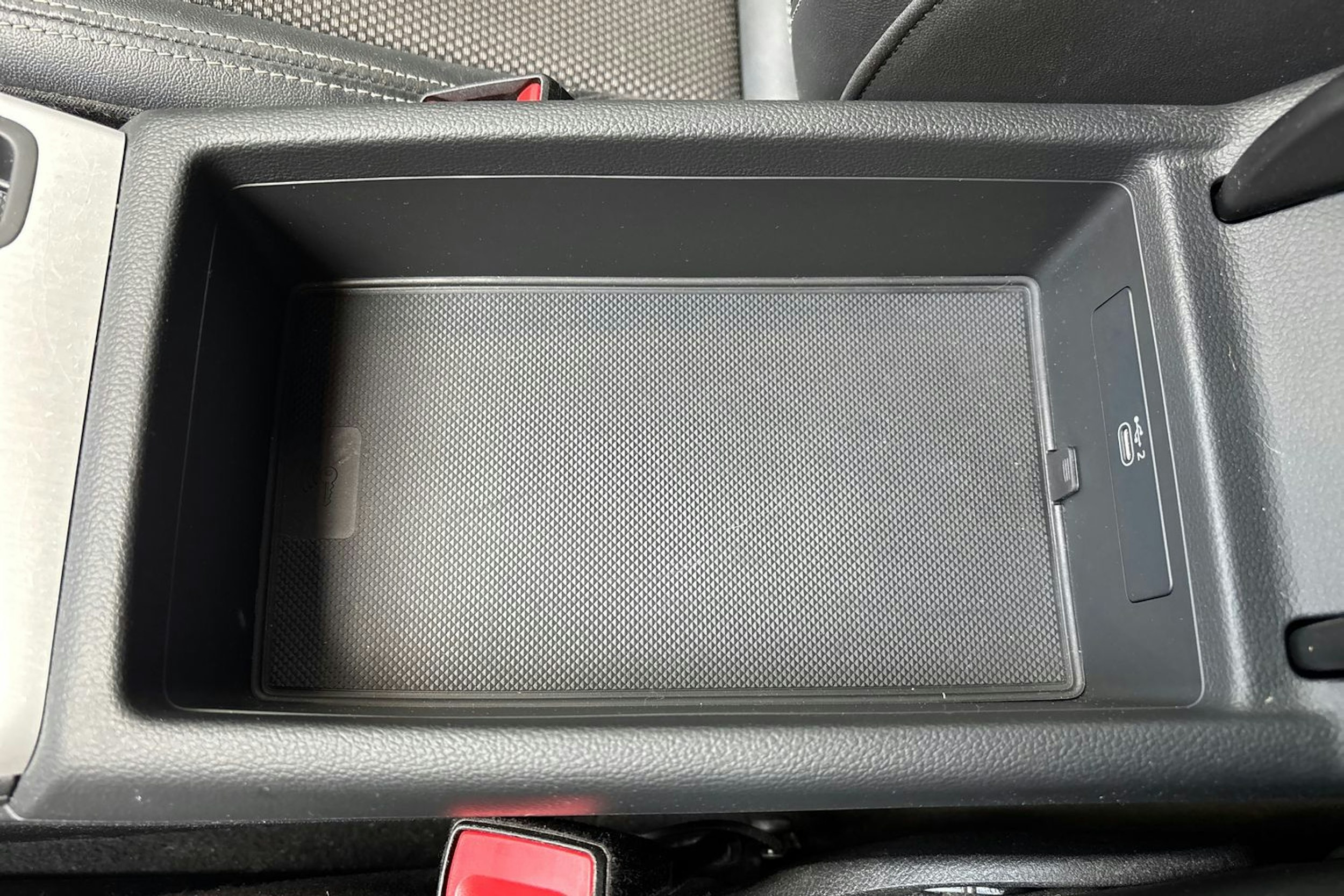 hopea Audi A4 2021 kuva 25.