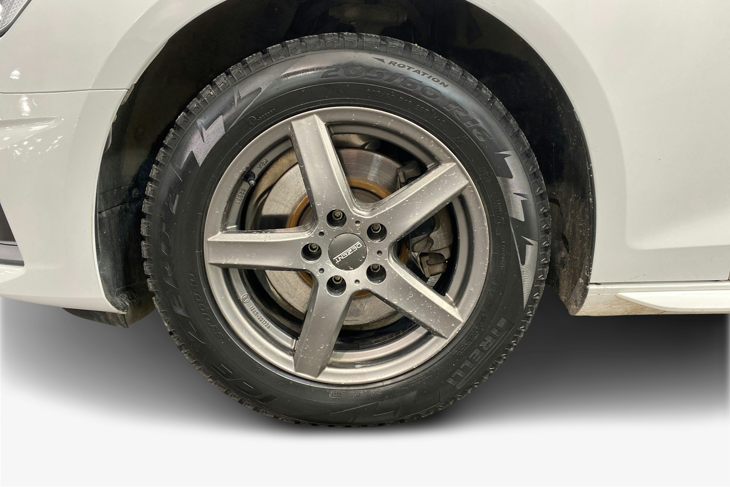 valkoinen Audi A4 2021 kuva 11.