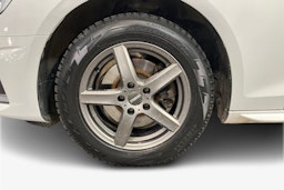 valkoinen Audi A4 2021 kuva 11.