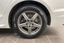 valkoinen Audi A4 2021 kuva 13.