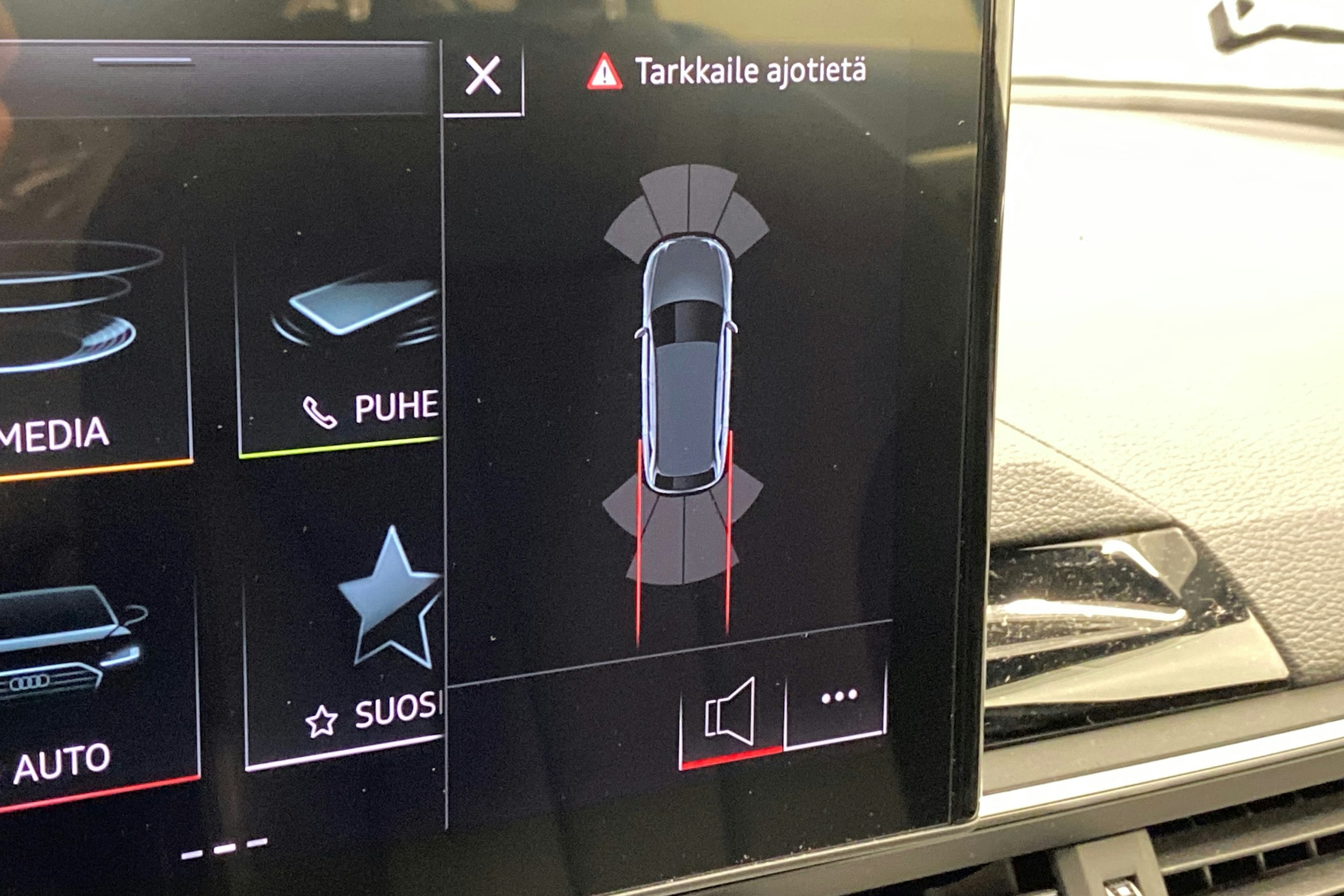 valkoinen Audi A4 2021 kuva 16.