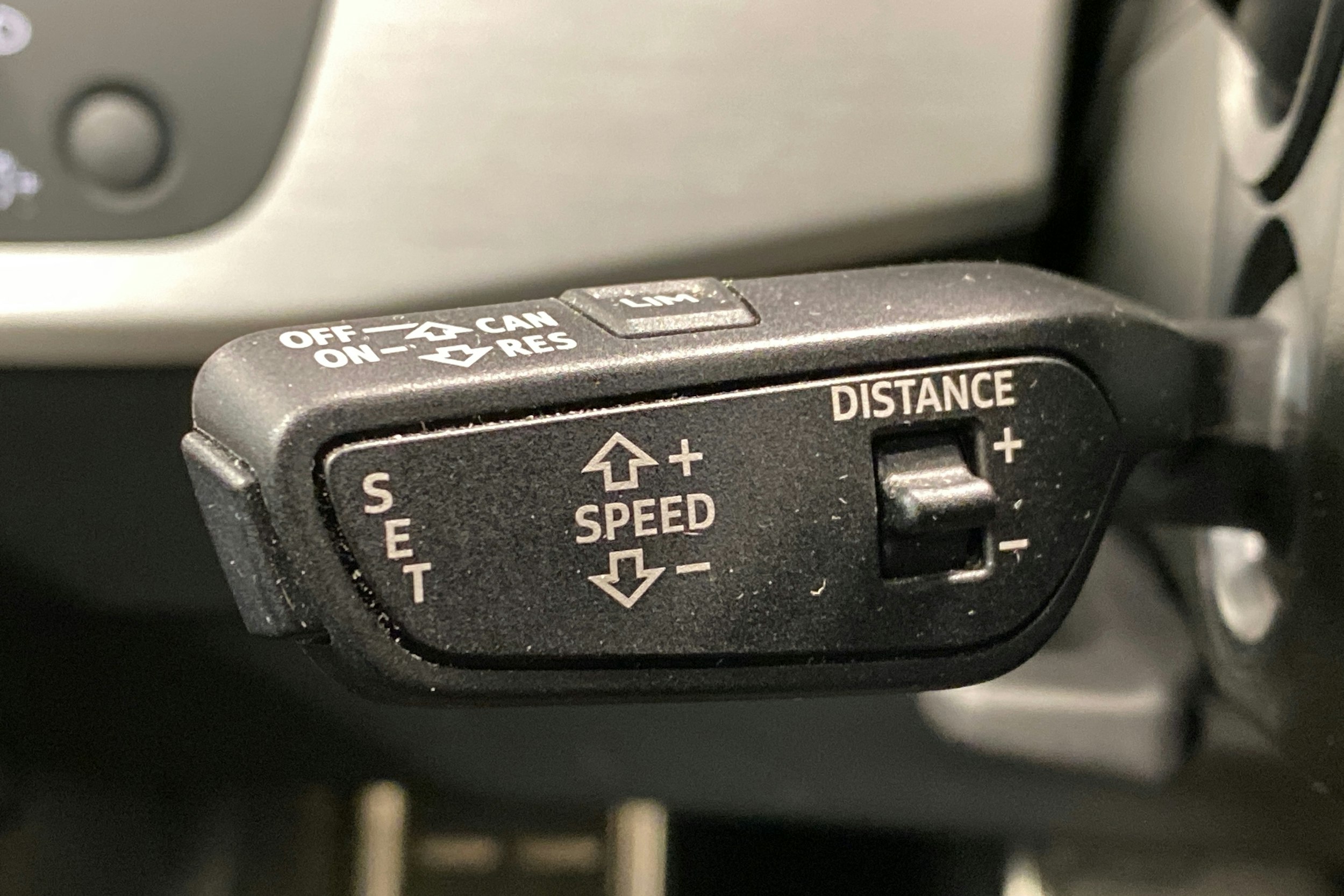 valkoinen Audi A4 2021 kuva 18.