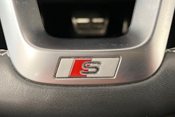 valkoinen Audi A4 2021 kuva 19.