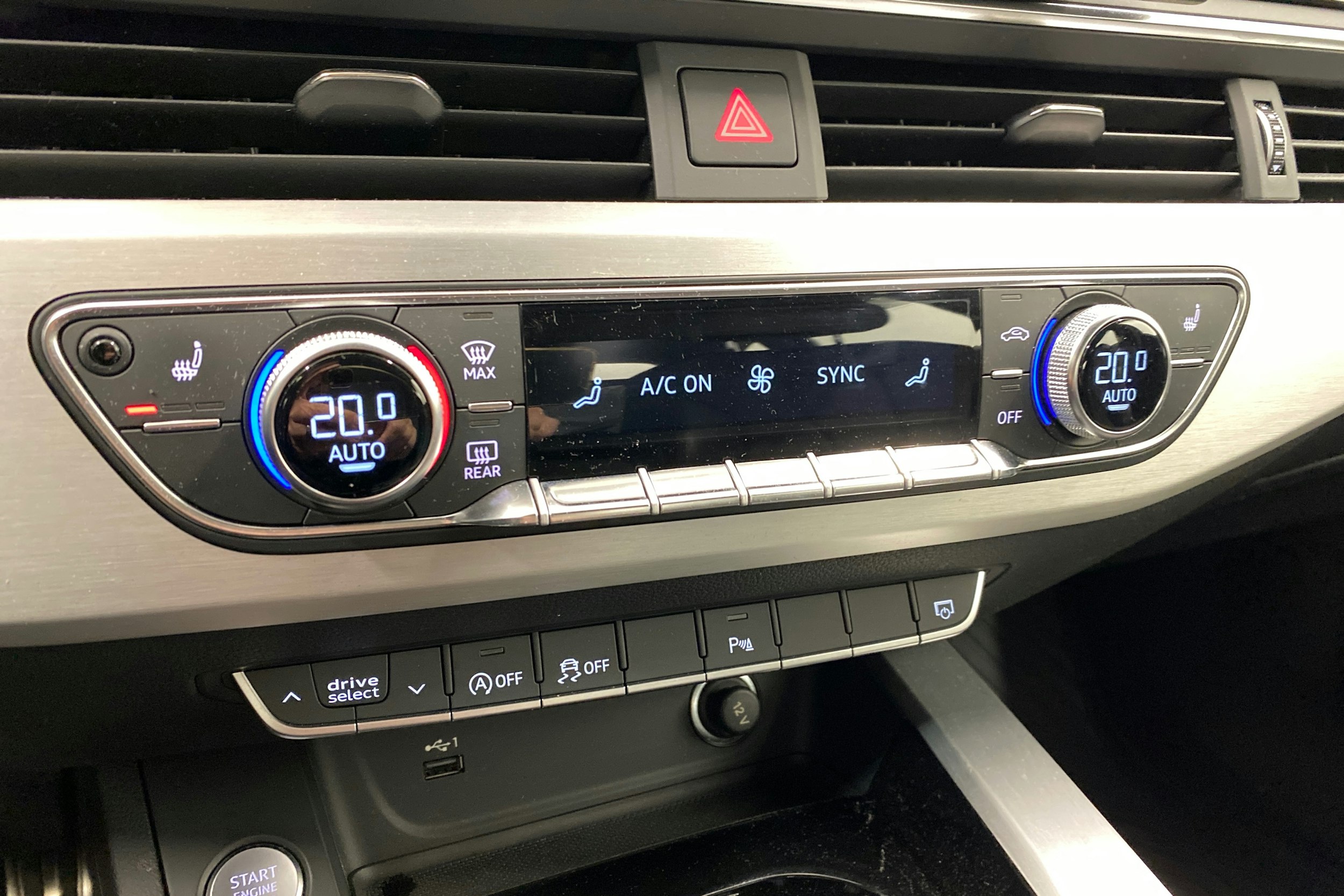 valkoinen Audi A4 2021 kuva 21.