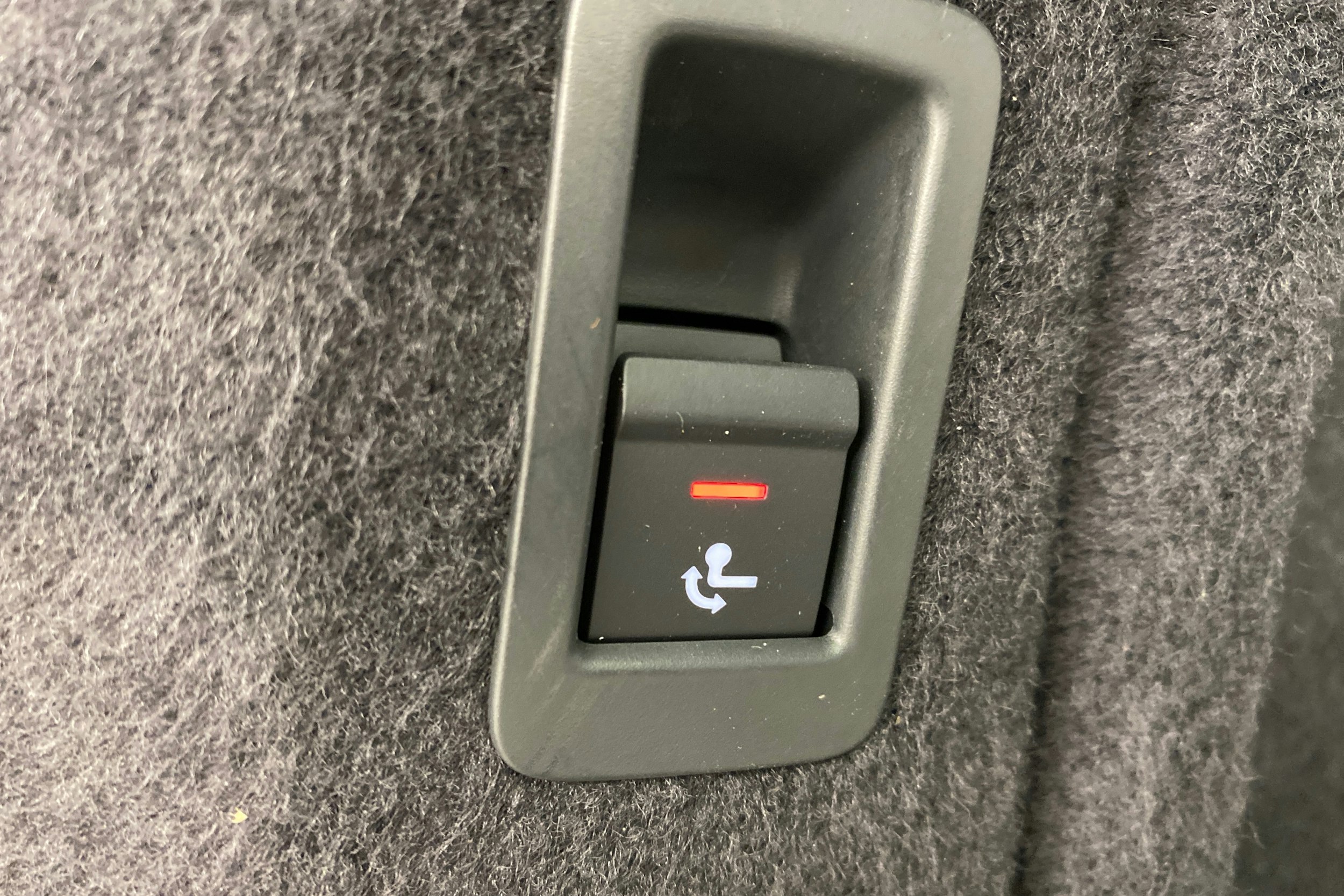 valkoinen Audi A4 2021 kuva 24.