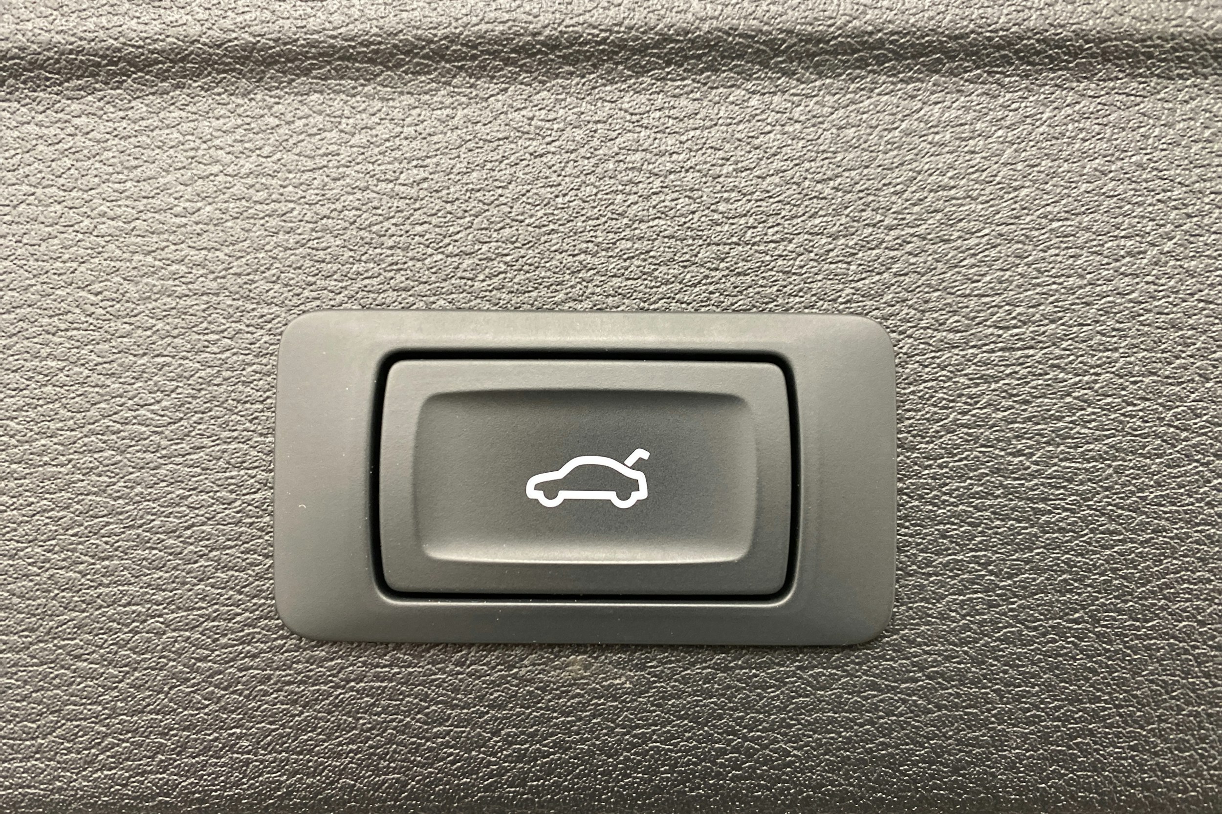 valkoinen Audi A4 2021 kuva 25.